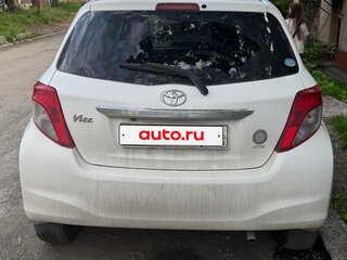 2013 Toyota Vitz III (XP130), белый, 640000 рублей, вид 2