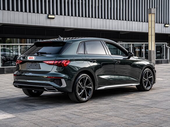 2023 Audi A3 Sportback 35 TFSI IV (8Y), зелёный, 2300002 рублей - вид 4