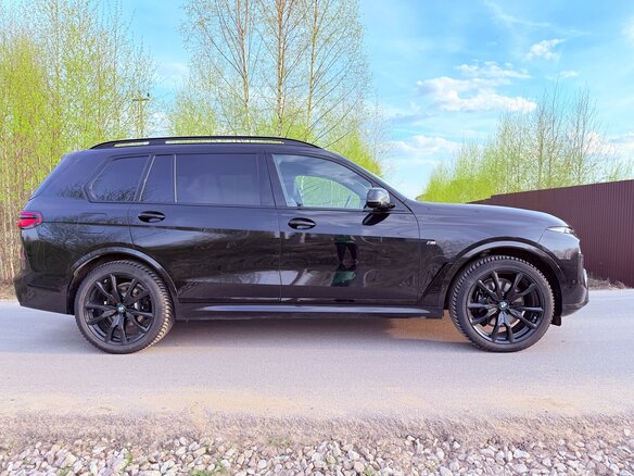 2023 BMW X7 40d I (G07) Рестайлинг, чёрный, 14000000 рублей - вид 2