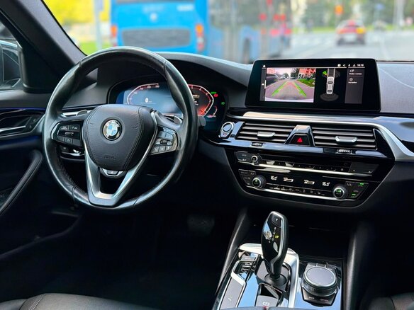 2020 BMW 5 серии 520d xDrive VII (G30/G31/G38), белый, 3590000 рублей - вид 11