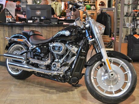 2023 Harley-Davidson Fat Boy, чёрный, 3750000 рублей, вид 2