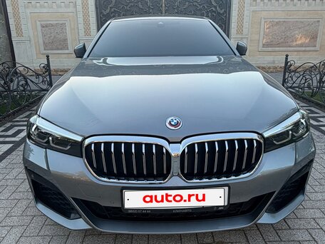 2022 BMW 5 серии 540i xDrive VII (G30/G31/G38) Рестайлинг, серый, 6590000 рублей, вид 3