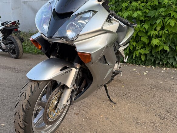 2005 Honda VFR 800, серебристый, 540000 рублей - вид 1