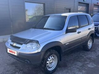 2012 Chevrolet Niva I Рестайлинг, серебристый, 490000 рублей, вид 1