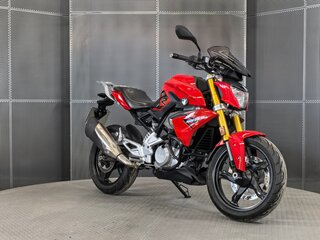 2020 BMW G 310 R, красный, 399000 рублей, вид 3