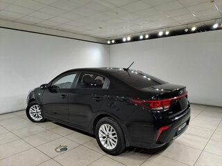 2018 Kia Rio IV, чёрный, 1025000 рублей, вид 4