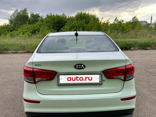 2017 Kia Rio III Рестайлинг, белый, 1200000 рублей, вид 2