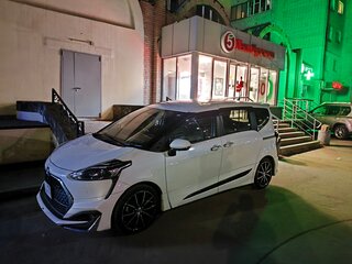 2019 Toyota Sienta II Рестайлинг, белый, 1800000 рублей, вид 3