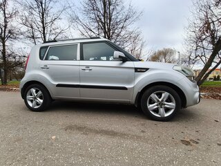 2013 Kia Soul I Рестайлинг, серебристый, 830000 рублей, вид 3