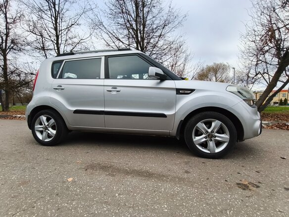 2013 Kia Soul I Рестайлинг, серебристый, 830000 рублей - вид 2