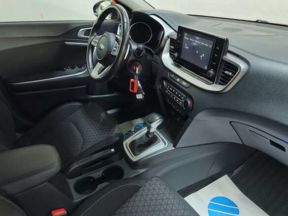 2020 Kia Ceed III, красный, 2000000 рублей - вид 5