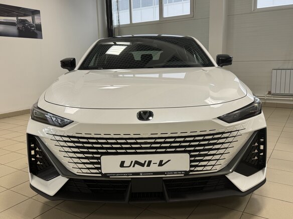 2024 Changan UNI-V I, белый, 2600000 рублей - вид 1