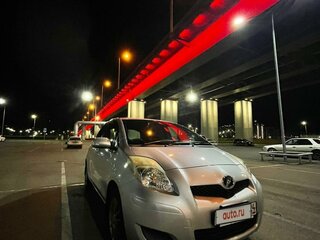 2010 Toyota Vitz II (XP90), серебристый, 700000 рублей, вид 1