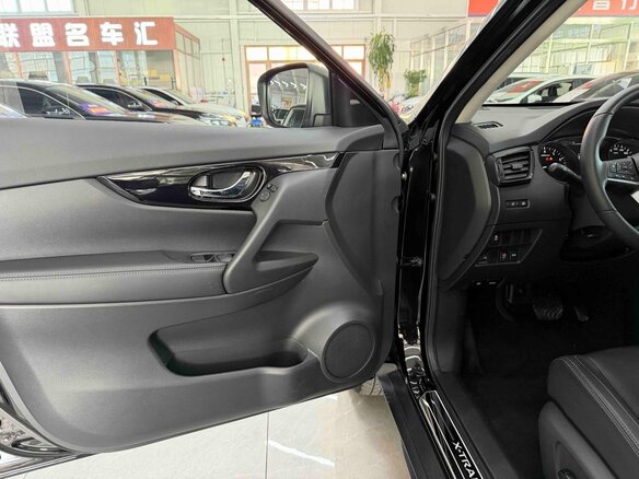 2025 Nissan X-Trail III Рестайлинг 2, чёрный, 2000000 рублей - вид 11