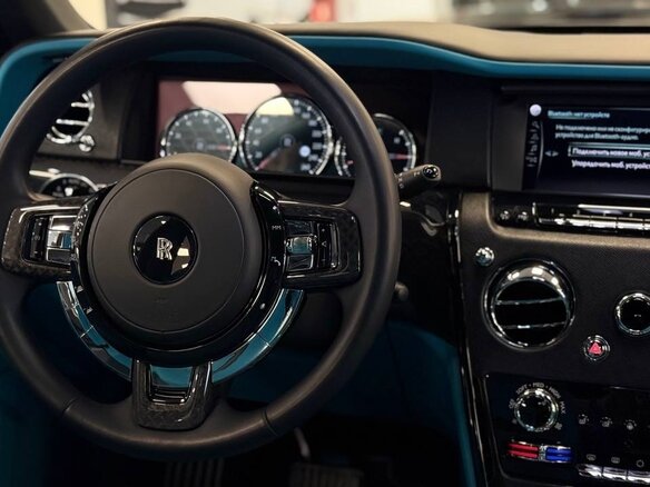 2023 Rolls-Royce Cullinan Black Badge I (Series I), чёрный, 39900000 рублей - вид 9