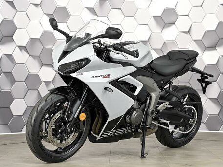 2024 Triumph Daytona 660, белый, 877000 рублей, вид 2