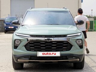 2023 Chevrolet TrailBlazer III Рестайлинг, зелёный, 2860777 рублей, вид 3