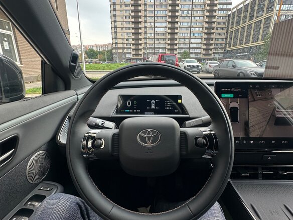 2026 Toyota bZ3X 58.3 kWh, серебристый, 2950000 рублей - вид 9