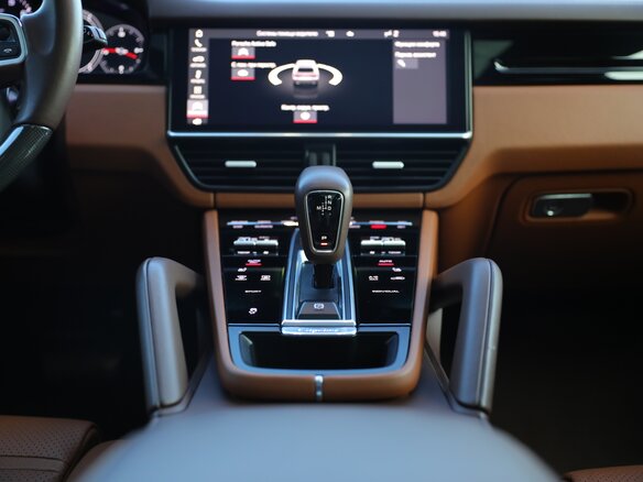 2020 Porsche Cayenne III, серый, 8690000 рублей - вид 32