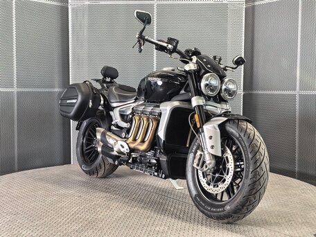 2022 Triumph Rocket III, чёрный, 1999000 рублей, вид 2