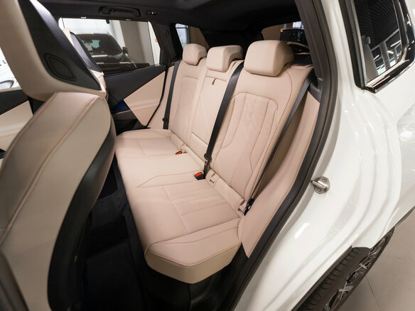 2025 BMW X3 20i xDrive IV (G45/G48), белый - вид 15