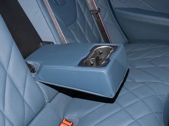 2026 BMW XM 50e, серый, 19890000 рублей - вид 25