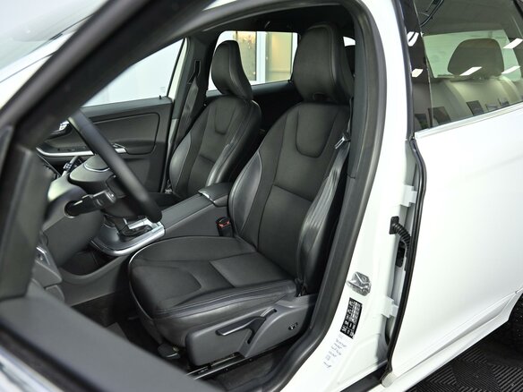 2017 Volvo XC60 I Рестайлинг, белый, 2125000 рублей - вид 11