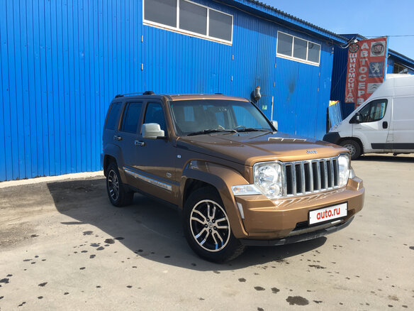 2011 Jeep Cherokee IV (KK), коричневый - вид 1