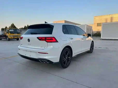 2023 Volkswagen Golf VIII, белый, 1910000 рублей, вид 5