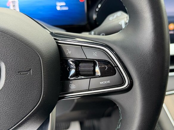 2025 Geely Monjaro (Xingyue L) I Рестайлинг (China Market), серый, 3350000 рублей - вид 17