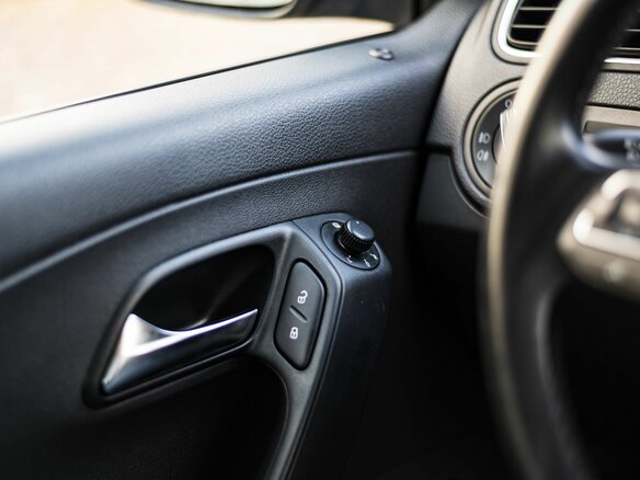 2014 Volkswagen Polo V, синий, 720000 рублей - вид 9