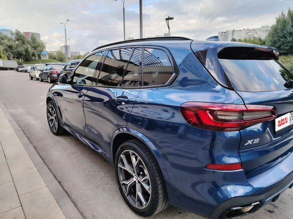 2020 BMW X5 40i IV (G05/G18), синий, 4750000 рублей - вид 24