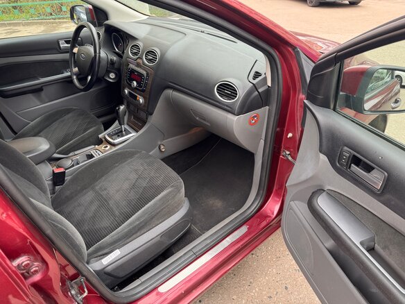 2009 Ford Focus II Рестайлинг, пурпурный, 440000 рублей - вид 9