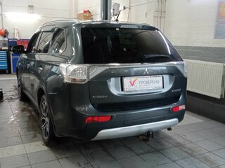 2014 Mitsubishi Outlander III Рестайлинг, серый, 1520000 рублей, вид 4
