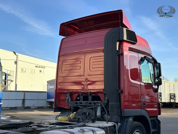 2017 Mercedes-Benz Actros, красный, 4200000 рублей - вид 12