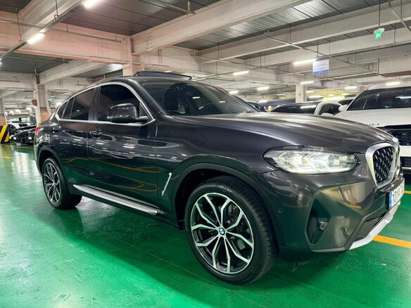 2025 BMW X4 20i II (G02) Рестайлинг, серый - вид 3