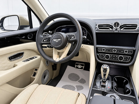 2025 Bentley Bentayga I Рестайлинг, серый, 39590000 рублей - вид 15
