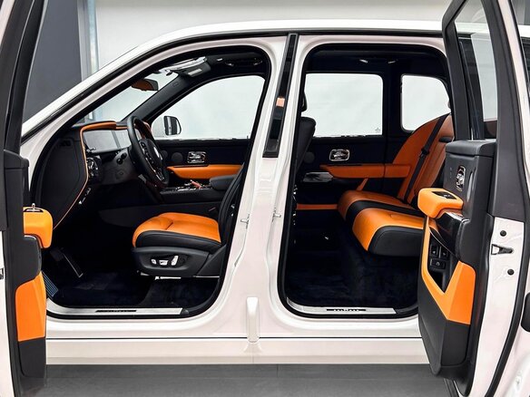 2026 Rolls-Royce Cullinan Black Badge I Рестайлинг (Series II), белый, 51600000 рублей - вид 10