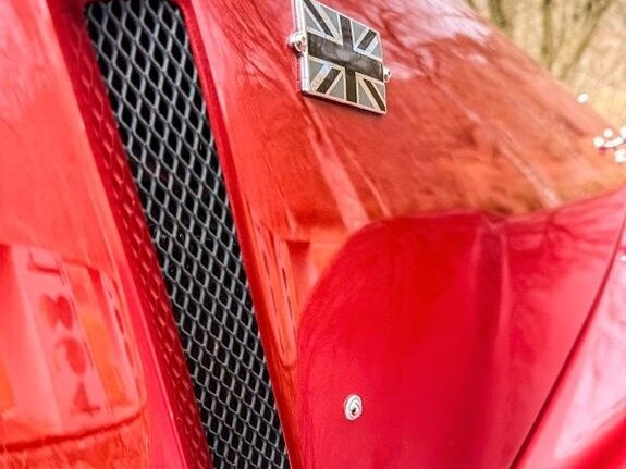 2022 Morgan Plus Six, красный - вид 11