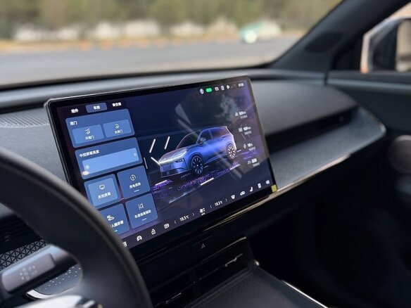 2026 Toyota bZ3X 58.3 kWh, серый, 2910000 рублей - вид 9