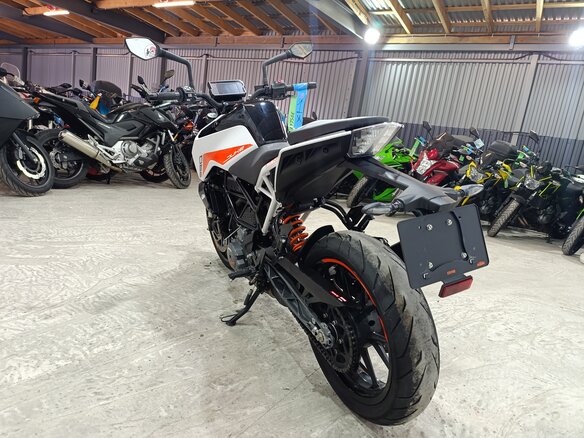 2022 KTM 390 Duke, белый, 480000 рублей - вид 6
