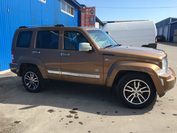 2011 Jeep Cherokee IV (KK), коричневый - вид 2