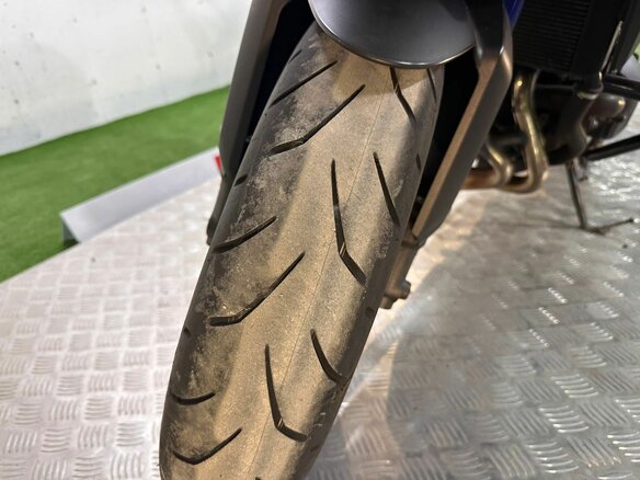 2015 Yamaha MT-09 Tracer (FJ-09), серебристый, 645000 рублей - вид 14