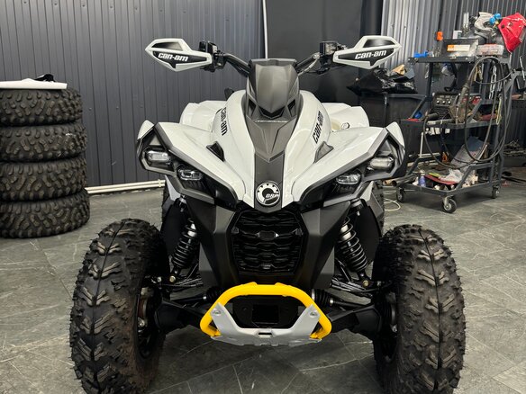 2023 BRP Can-Am Renegade 1000, серый, 2400000 рублей - вид 2