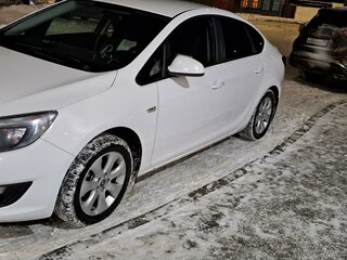 2013 Opel Astra J Рестайлинг, белый, 870000 рублей, вид 1