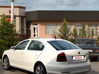 2011 Skoda Octavia II (A5) Рестайлинг, белый, 800000 рублей, вид 5