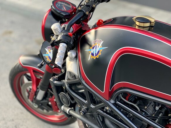 2011 MV Agusta Brutale 920, пурпурный - вид 5