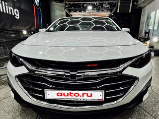 2019 Chevrolet Malibu IX Рестайлинг, белый, 1890000 рублей, вид 1