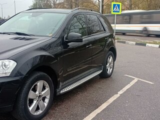 2008 Mercedes-Benz M-Класс 320 II (W164), чёрный, 1750000 рублей, вид 1
