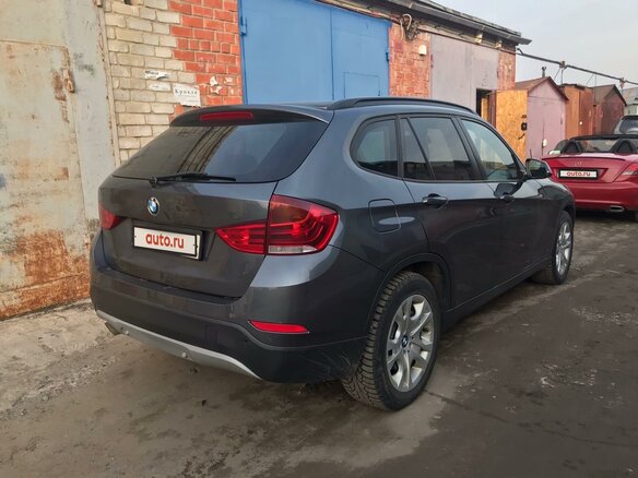 2013 BMW X1 18i I (E84) Рестайлинг, серый - вид 5